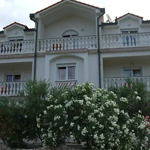 Sarah Apartment Lopar